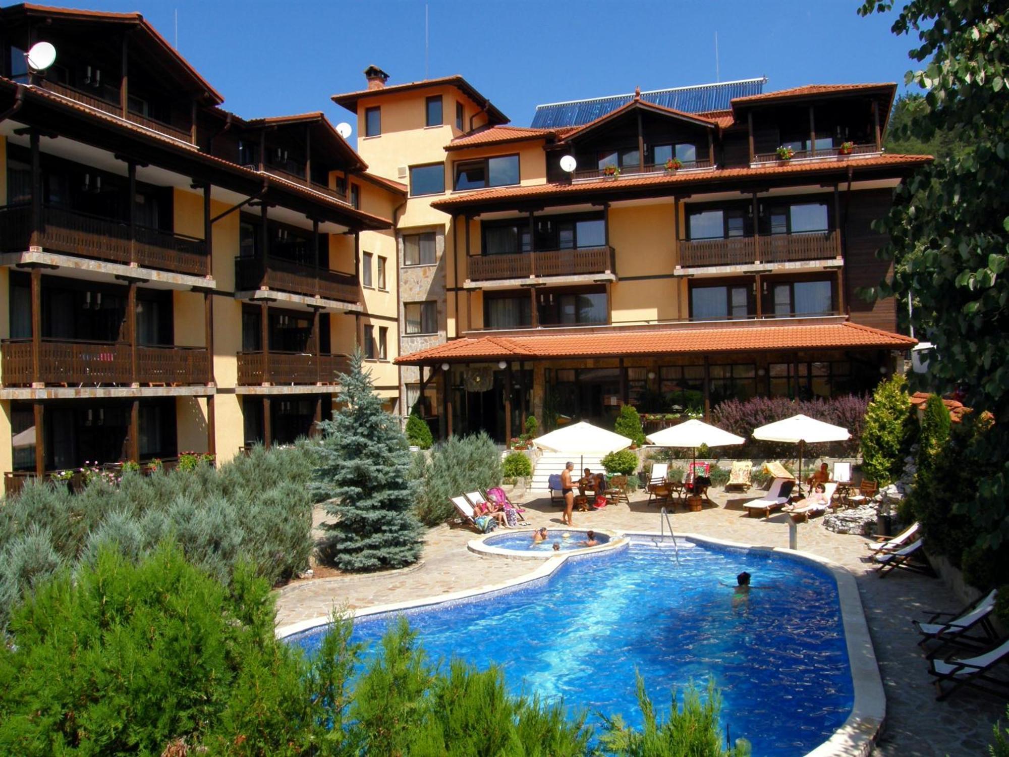 אפרילצי Hotel Center מראה חיצוני תמונה