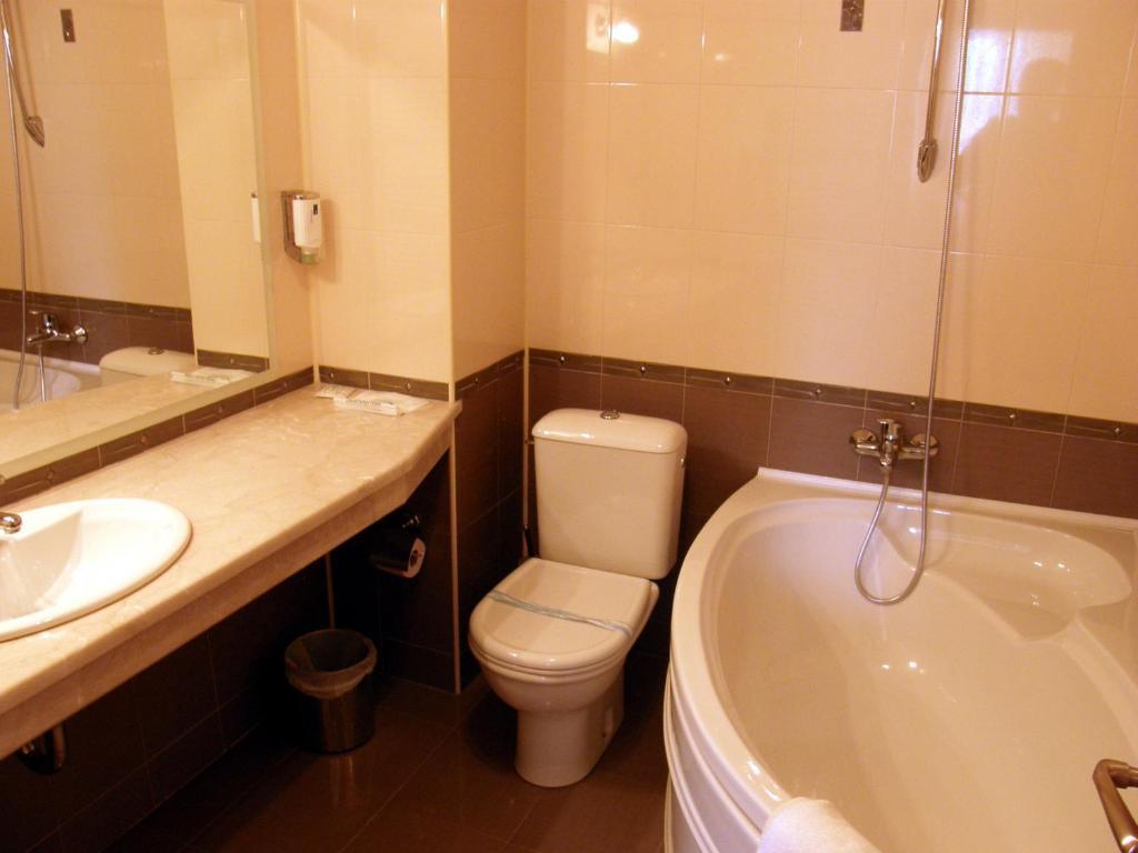 אפרילצי Hotel Center חדר תמונה