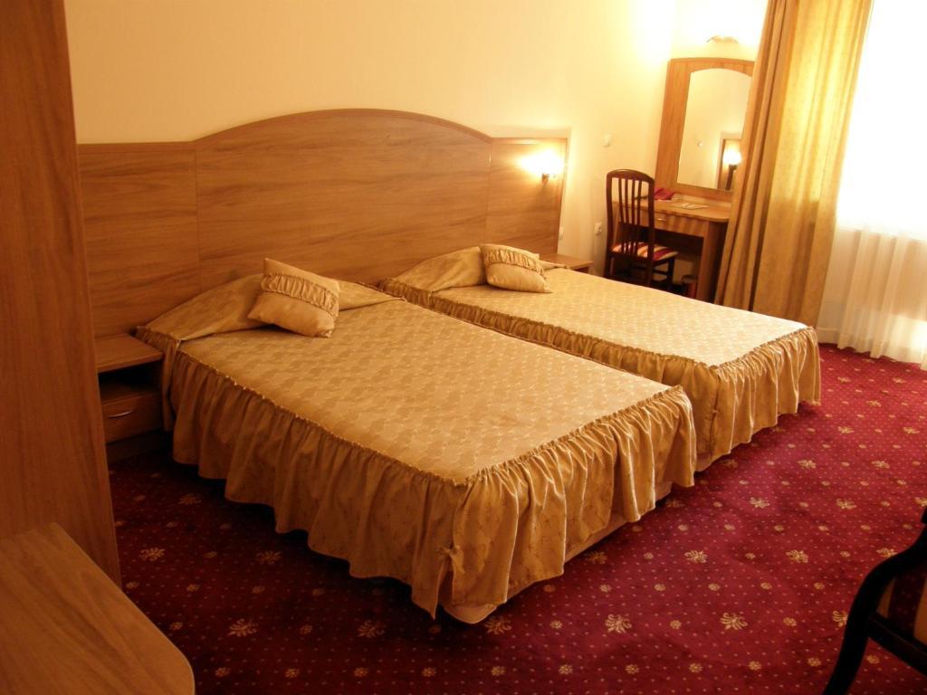 אפרילצי Hotel Center חדר תמונה